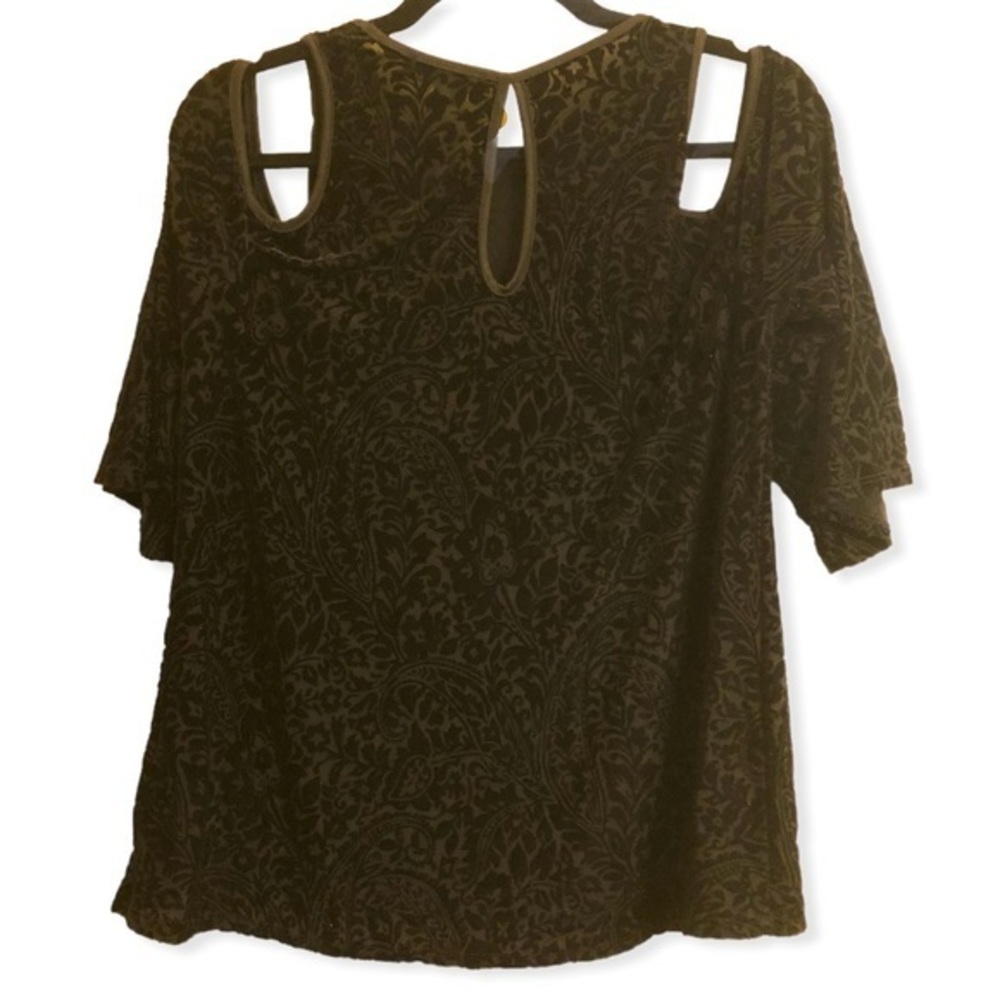 5 for $25 ❄️ Francesca’s Black Velvet Damask Cold Shoulder Top - Picture 2 of 7